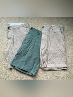 ✨Lot of 3 Goodthreads Men's Chino Shorts -  Size 40 - VGUC - Khaki & Green